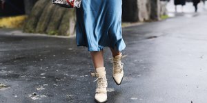 Street style εμφάνιση στους δρόμους της πόλης/ Φωτογραφία: Shutterstock