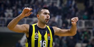 Ο Κώστας Σλούκας πανηγυρίζει