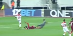 H στιγμή της σφοδρής σύγκρουσης ανάμεσα σε συμπαίκτες