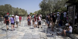 Τουρίστες στην Ακρόπολη