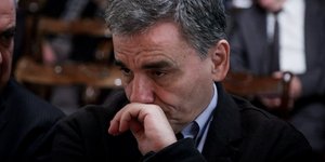 Σκεφτικός ο πρώην ΥΠΟΙΚ Ευκλέιδης Τσακαλώτος