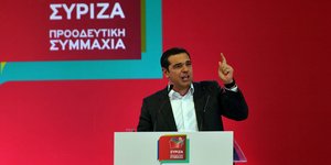 Ο Αλέξης Τσίπρας στο βήμα στην εκδήλωση του ΣΥΡΙΖΑ στην Καλαμάτα