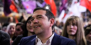 Ο Αλέξης Τσίπρας στο γήπεδο του Γαλατσίου λίγο πριν την ομιλία του