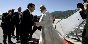Ο Πρωθυπουργός με τον πάπα Φραγκίσκο/Φωτογραφία: Eurokinissi