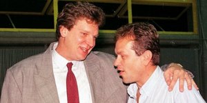 Ο Τζόνι Νιούμαν με τον Γιάννη Ιωαννίδη