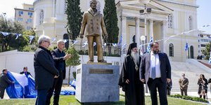 Μώραλης, Μαρινάκης στο μνημείο του Αφανούς Ναυτικού