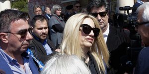 Η ΦώφηΓεννηματά στην κηδεία του Αντώνη Βγόντζα- φωτογραφία eurokinissi