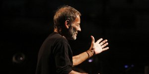 Με ανάρτησή του ο Σταύρος Ξαρχάκος ζητάει να κατέβει το βίντεο του Κυριάκου Μητσοτάκη με τους καλλιτέχνες