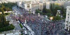 Κόσμος στο Σύνταγμα