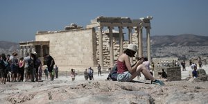 Τουρίστες στην Ακρόπολη
