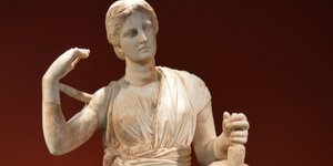 Μαρμάρινο άγαλμα 