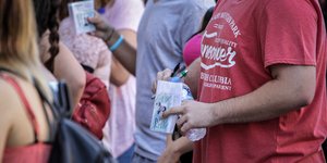 Αντρας με ταυτότητα 