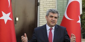 Ο αναπληρωτής ΥΠΕΞ της Τουρκίας Φαρούκ Καϊμακτσί παραχωρεί δηλώσεις