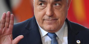 Μπόικο Μπορίσοφ χαιρετάει