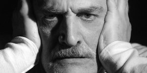 Δημήτρης Καταλειφός πιάνει το κεφάλι του 