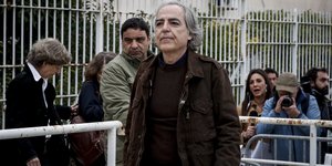 Δημήτρης Κουφοντίνας με καφέ μπουφάν 