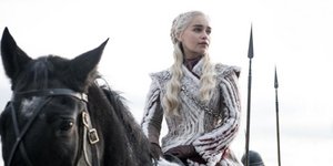 Η Εμίλια Κλαρκ ως Νταινέρυς Ταργκάρυεν στο Game of Thrones