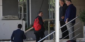 Ευκλείδης Τσακαλώτος ανεβαίνει σκάλες