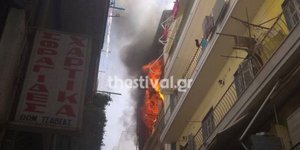 Το διαμέρισμα που εχει ξεσπάσει η φωτια