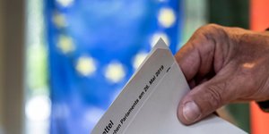 Ψηψοφορία σε εκλογικό τμήμα στο Βερολίνο