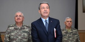 O Τούρκος υπουργός Άμυνας Χουλουσί Ακάρ 