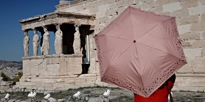 Τουρίστρια στην Ακρόπολη