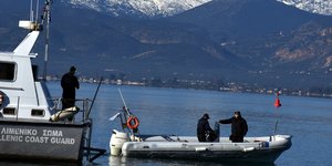ΛΙμενικό σκάφος και βάρκα 