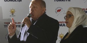Ο Ερντογάν με τη σύζυγό του