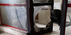 Ζημιές από γκαζάκια σε τζαμαρία