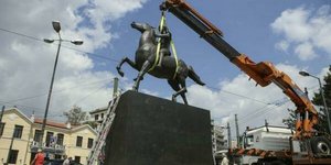 Το άγαλμα του Μεγάλου Αλεξάνδρου έχει εγκατασταθεί στην λεωφόρο Αμαλίας