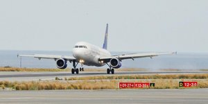 Αεροσκάφος προσγειώνεται στο Νίκος Καζαντζάκης