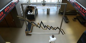 Επιφυλάξεις των δανειστών και εκνευρισμός στις αγορές από τις παροχές Τσίπρα