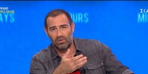 Ο Αντώνης Κανάκης στο στούντιο του Ράδιο Αρβύλα