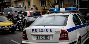 Περιπολικό της αστυνομίας σε δρόμο της πόλης