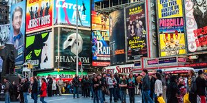 Μπροντγουεϊ με κόσμο 