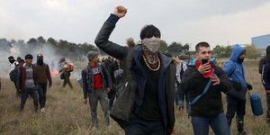 Στιγμιότυπο από τα πρόσφατα επεισόδια ανάμεσα σε μετανάστες και ΜΑΤ στα Διαβατά