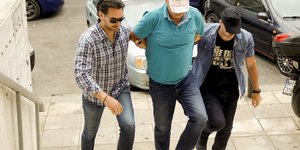 Δολοφόνος Γραικού κρατείται από δύο αστυνομικούς