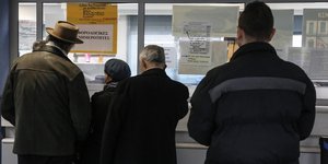 Κόσμος σε εφορία