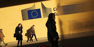 Τι δείχνουν οι έρευνες για τις έδρες στην Ευρωβουλή μετά τις Ευρωεκλογές