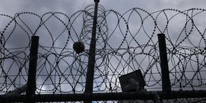Συρματοπλέγματα σε φυλακή