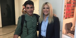 Η πρόεδρος του ΚΙΝΑΛ, Φώφη Γεννηματά, με τον νικητή του φετινού MasterChef, Μανώλη Σαρρή