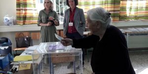 Γιαγιά στην κάλπη
