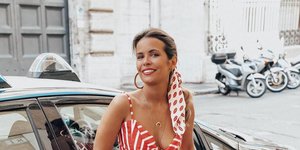 Γυναίκα με ριγέ σετ