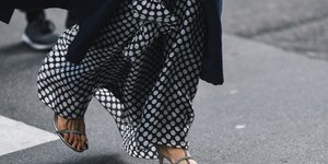 Γυναικεία πόδια με ψηλά τακούνια