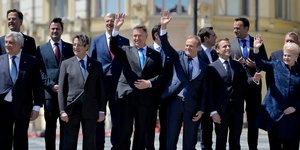 Οι ηγέτες της ΕΕ χαμογελαστοι