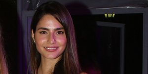 Η Ηλιάνα Παπαγεωργίου χαμογελά