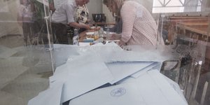 Λίγο πριν τις κάλπες