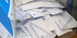 Ψηφοδέλτια μέσα σε κάλπη