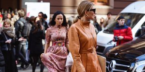 Κομψές γυναίκες στο δρόμο