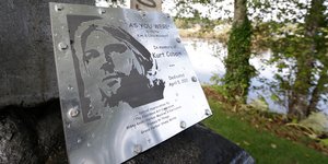 Φωτογραφία του Κερτ Κομπέιν σε δέντρο